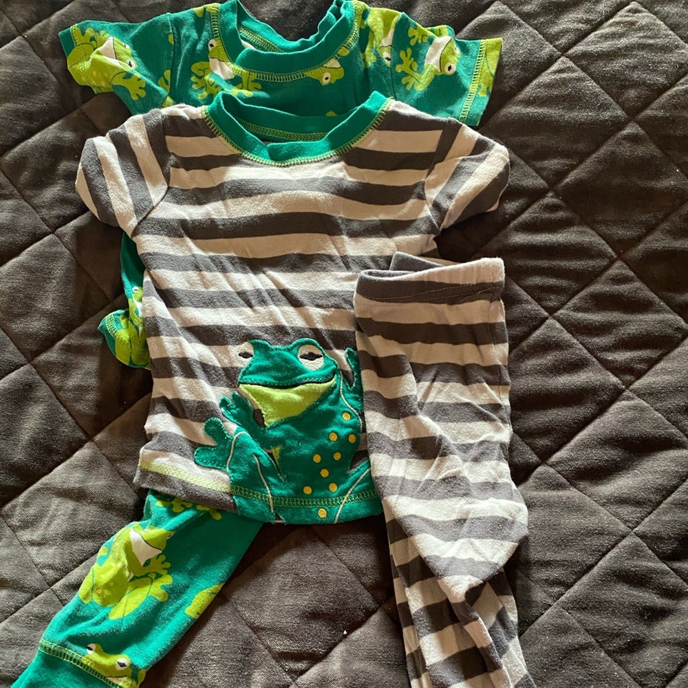 Set of 2, frog pajamas, short sleeve, Carter’s